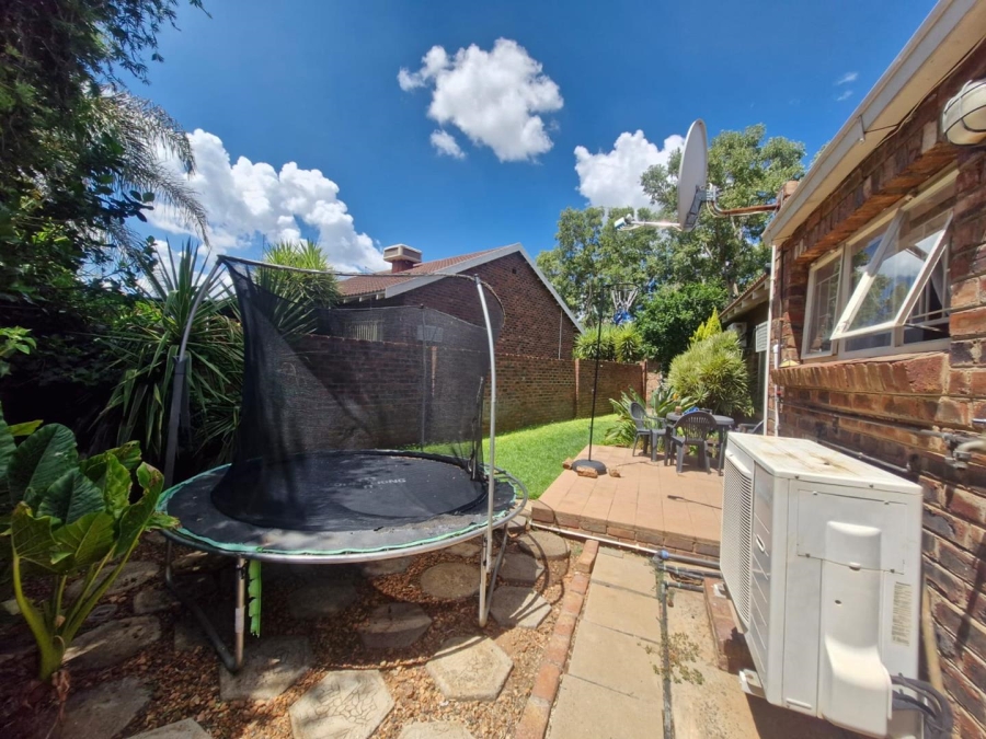 3 Bedroom Property for Sale in Rhodesdene Northern Cape